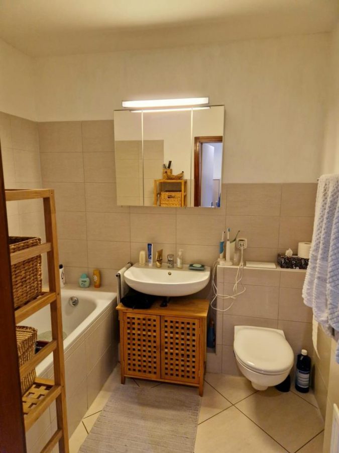 Schicke 4-Zimmer-Wohnung mit Loggia in zentraler Lage - Photo 4