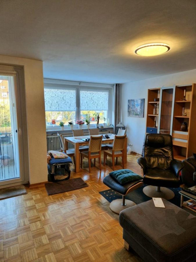 Schicke 4-Zimmer-Wohnung mit Loggia in zentraler Lage - Photo 1