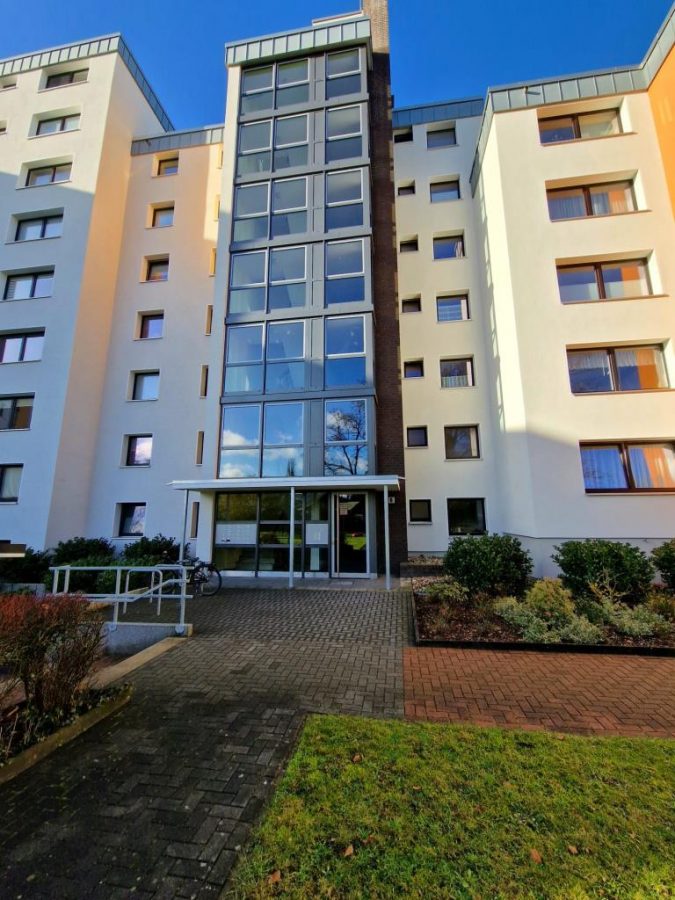 Schicke 4-Zimmer-Wohnung mit Loggia in zentraler Lage - Foto 5